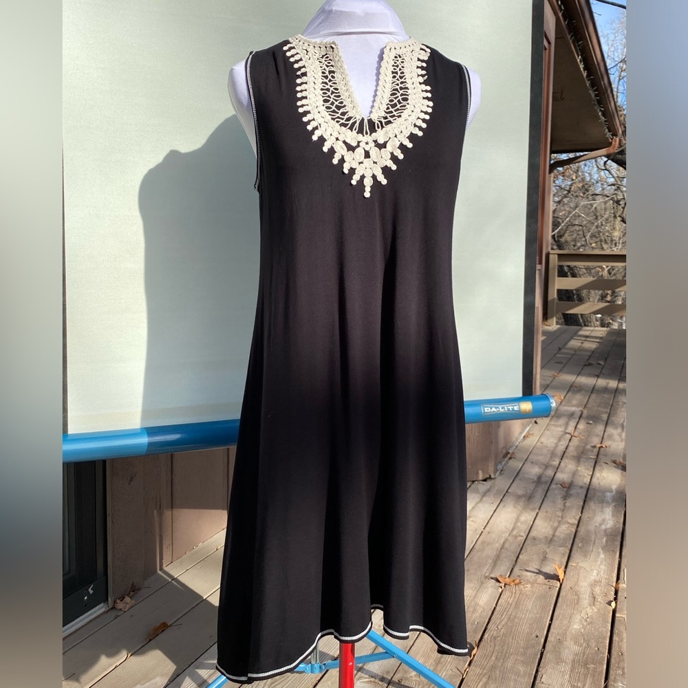 Max Studio, black dress, size Med, crochet lace detail